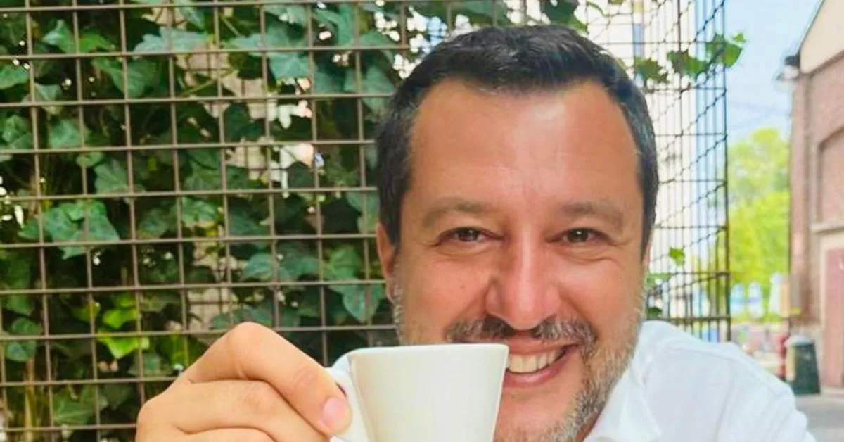 lega salvini rieletto segretario dal secessionismo di bossi a italia federale tutte le giravolte di un partito ai margini