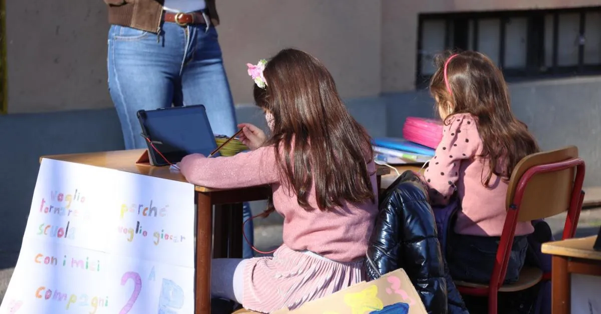 pordenone preside minacciato dopo 2 note date a un bimbo di 5 anni ti riempio la testa di proiettili a processo la madre