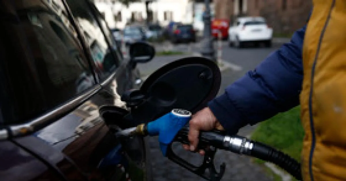 auto con motori termici l8217ue cambia rotta e rivede tagli a emissioni co2 no a pensionamento di benzina e diesel entro 2035