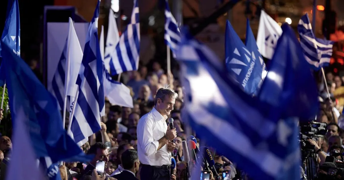 Elezioni Grecia, il cdx di Mitsotakis vince col 40% (158 seggi su 300 ...