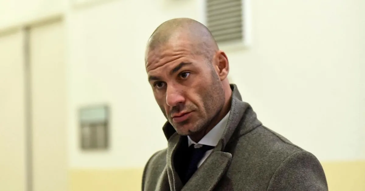 arrestato riccardo bossi figlio di umberto dovr224 scontare 5 anni e 9 mesi di carcere per truffa e appropriazione indebita da Ilgiornaleditalia.it arrestato riccardo bossi figlio di umberto dovr224 scontare 5 anni e 9 mesi di carcere per truffa e appropriazione indebita