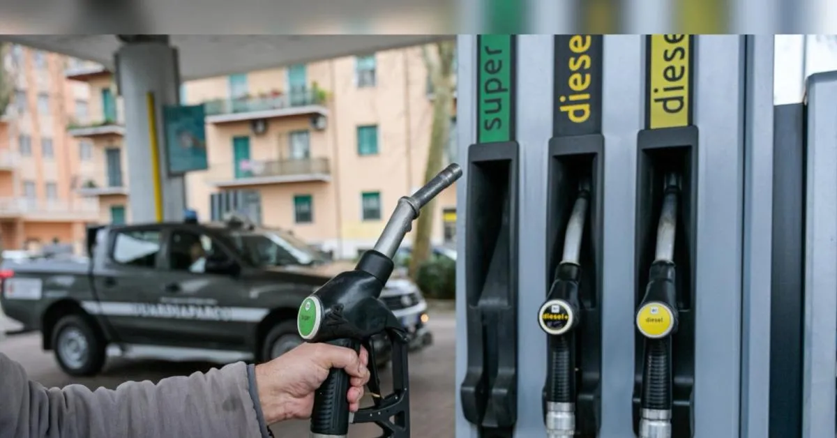 taglio accise diesel ok del governo alla proroga fino al 25 ottobre sconto di 122 centesimi fino al 25 09 poi la met224