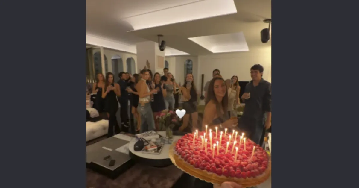 giulia honegger compie 24 anni e fedez organizza una festa nel loro attico a milano dalla crostata di lamponi al karaoke