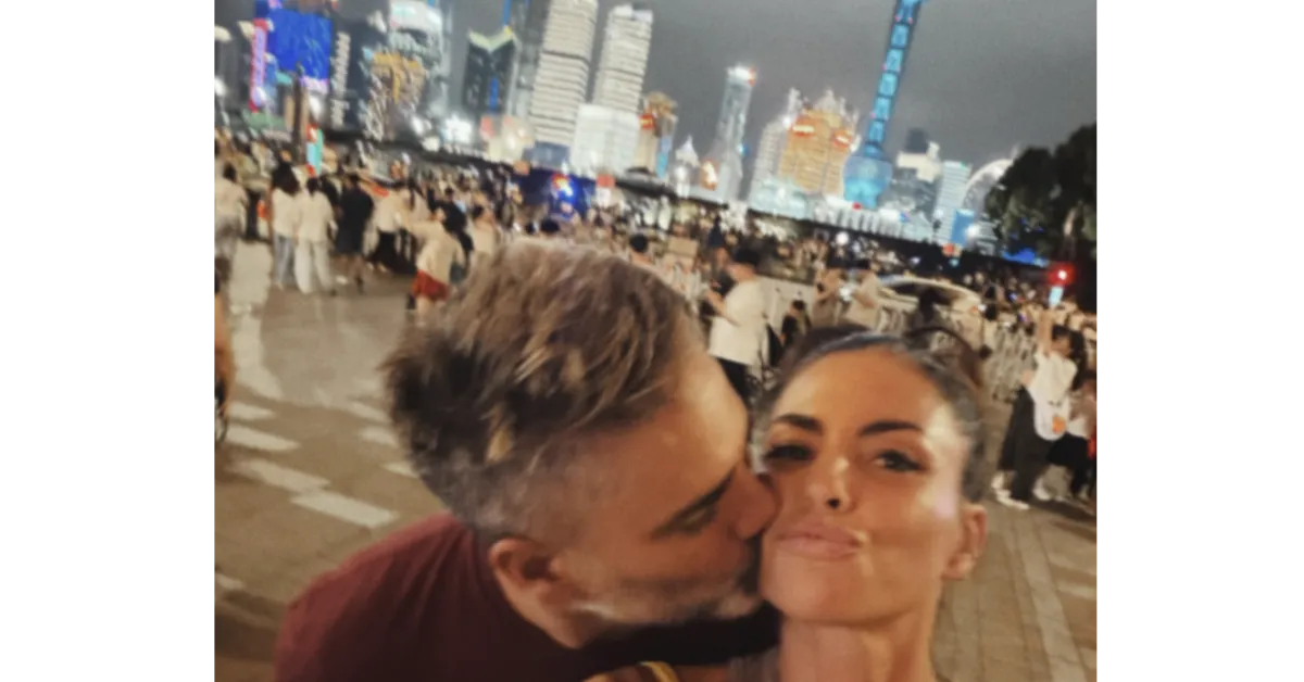 pamela camassa e stefano russo baci e sorrisi a shanghai le nuove foto social confermano un8217intesa sempre pi249 forte
