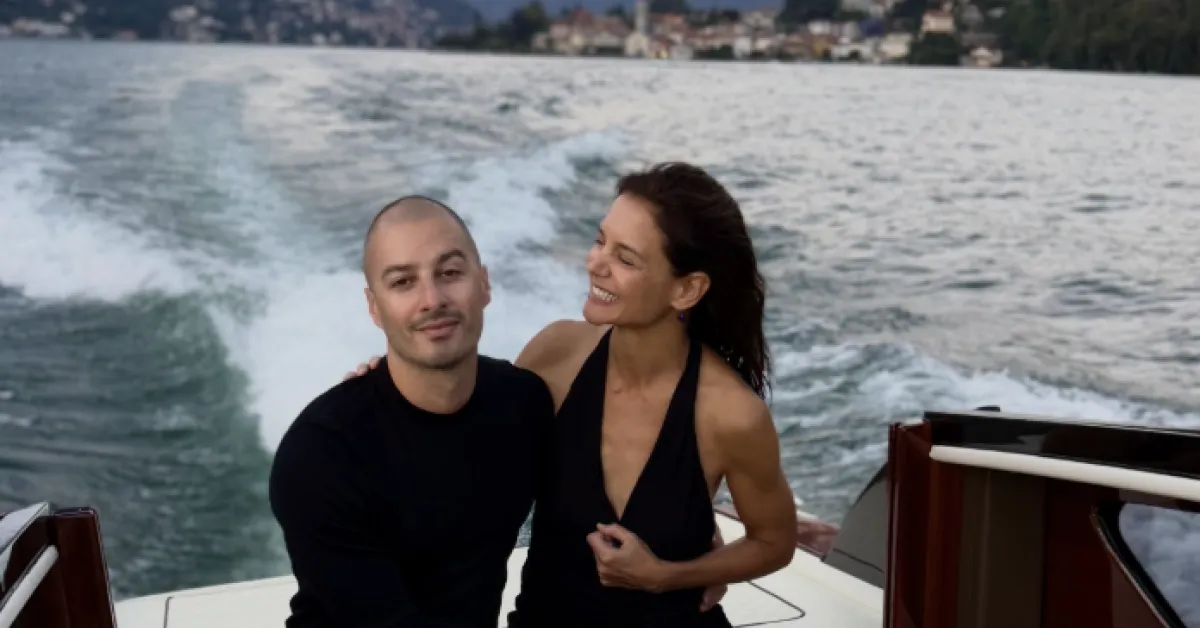 katie holmes sul lago di como con il compagno jason bard yarmosky la vacanza romantica in italia dopo l8217ufficialit224 social