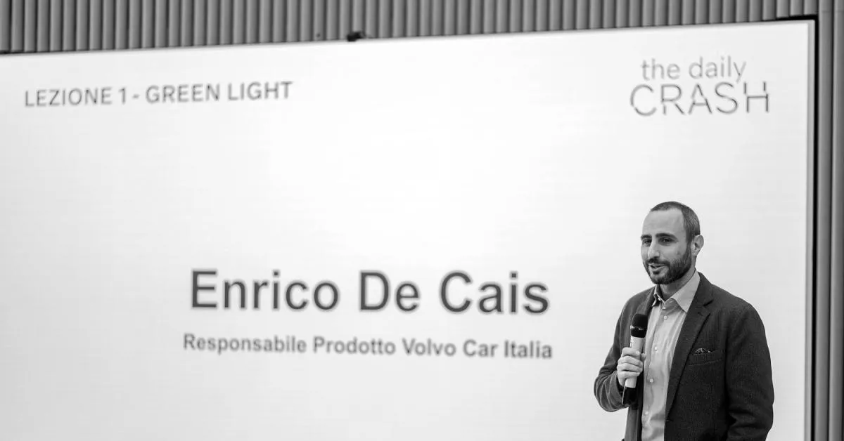 Volvo Studio Milano presenta The Daily Crash, la performance che porta 20 giovani designer alla Milano Fashion Week