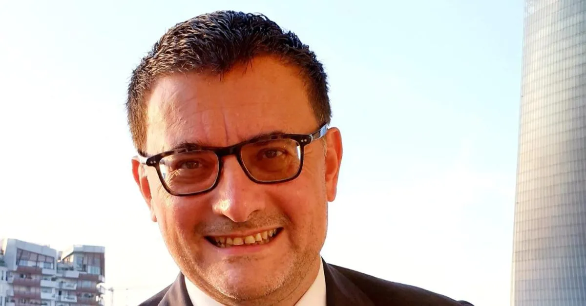 in un clima ormai di piena campagna elettorale incontriamo un esponente significativo dell aristocrazia e della cultura tradizionale milanese il barone nero roberto jonghi lavarini da Ilgiornaleditalia.it in un clima ormai di piena campagna elettorale incontriamo un esponente significativo dell aristocrazia e della cultura tradizionale milanese il barone nero roberto jonghi lavarini