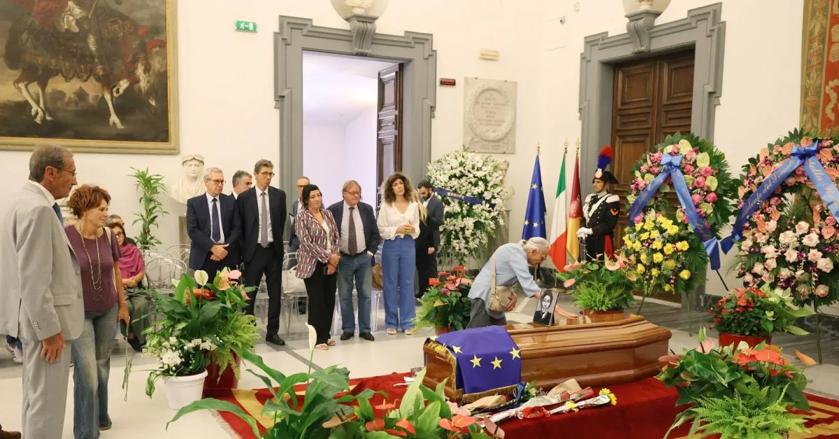 funerali di stato per emma bonino con bandiera ue sulla bara alcune considerazioni controcorrente sulla sua figura da Ilgiornaleditalia.it funerali di stato per emma bonino con bandiera ue sulla bara alcune considerazioni controcorrente sulla sua figura