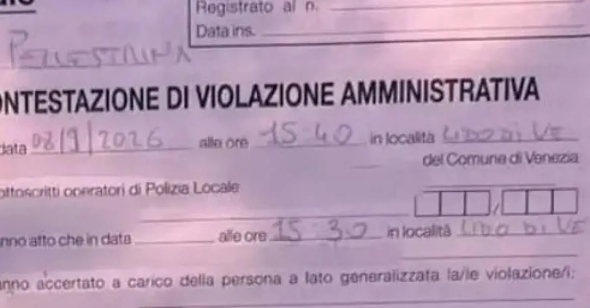 venezia 22enne evita pedone in scooter e bestemmia multato per 102 euro oltraggiate le divinit224 venerate dallo stato