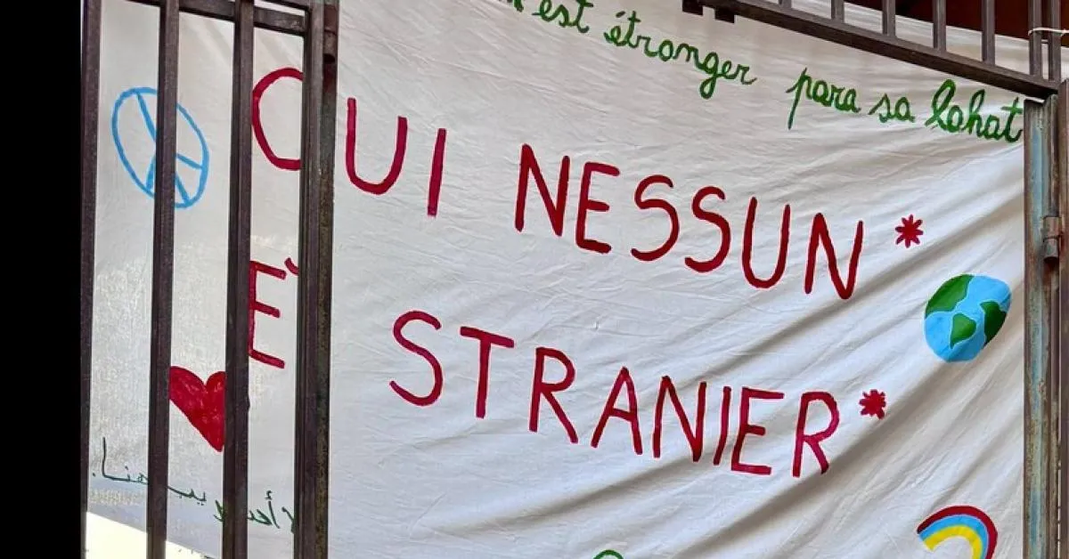 genova scuola daneo espone striscione qui nessun 232 stranier contro decreto scuola ma digos lo toglie 232 polemica da Ilgiornaleditalia.it genova scuola daneo espone striscione qui nessun 232 stranier contro decreto scuola ma digos lo toglie 232 polemica