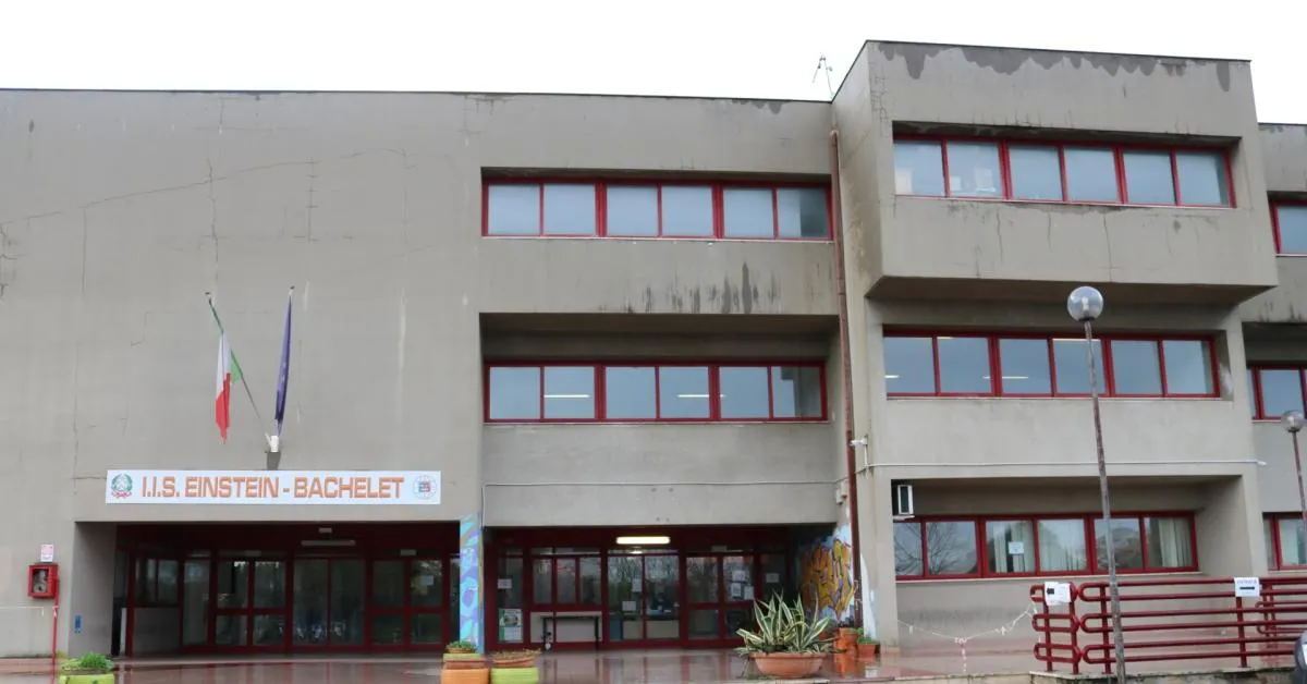 roma furto di rame al liceo einstein bachelet 43 classi in doppio turno e lezioni di 3 ore danni per 150mila euro da Ilgiornaleditalia.it roma furto di rame al liceo einstein bachelet 43 classi in doppio turno e lezioni di 3 ore danni per 150mila euro