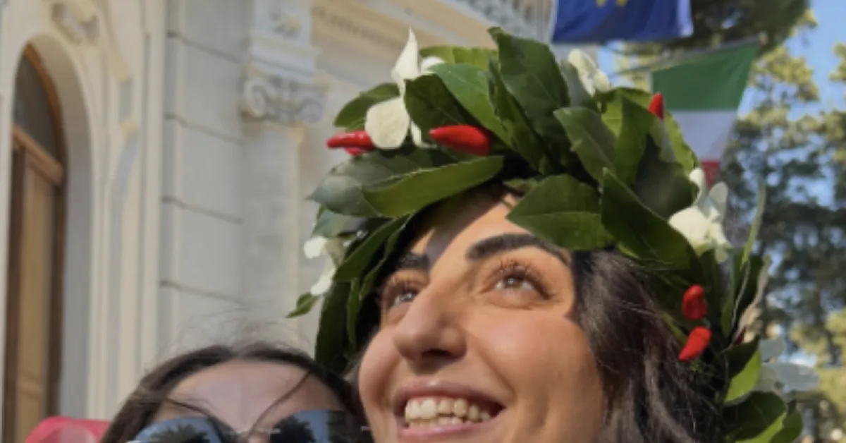 sofia daniele si laurea in giurisprudenza alla luiss la dedica a pap224 pino e l8217abbraccio con sara nel giorno del suo traguardo da Ilgiornaleditalia.it sofia daniele si laurea in giurisprudenza alla luiss la dedica a pap224 pino e l8217abbraccio con sara nel giorno del suo traguardo