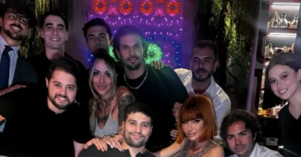 niccol242 bettarini festeggia i 28 anni la cena a sorpresa organizzata dalla fidanzata alessandra gilioli con familiari e amici da Ilgiornaleditalia.it niccol242 bettarini festeggia i 28 anni la cena a sorpresa organizzata dalla fidanzata alessandra gilioli con familiari e amici