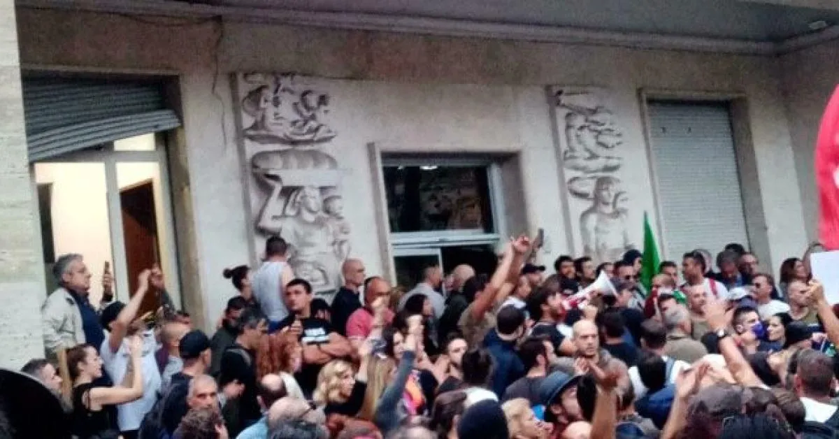 assalto alla cgil confermate in appello sette condanne oltre otto anni per roberto fiore e giuliano castellino da Ilgiornaleditalia.it assalto alla cgil confermate in appello sette condanne oltre otto anni per roberto fiore e giuliano castellino