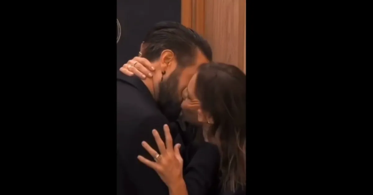 gf vip bacio passionale tra marina la rosa e alex belli poi lei si pulisce la bocca e mima un conato di vomito video da Ilgiornaleditalia.it gf vip bacio passionale tra marina la rosa e alex belli poi lei si pulisce la bocca e mima un conato di vomito video