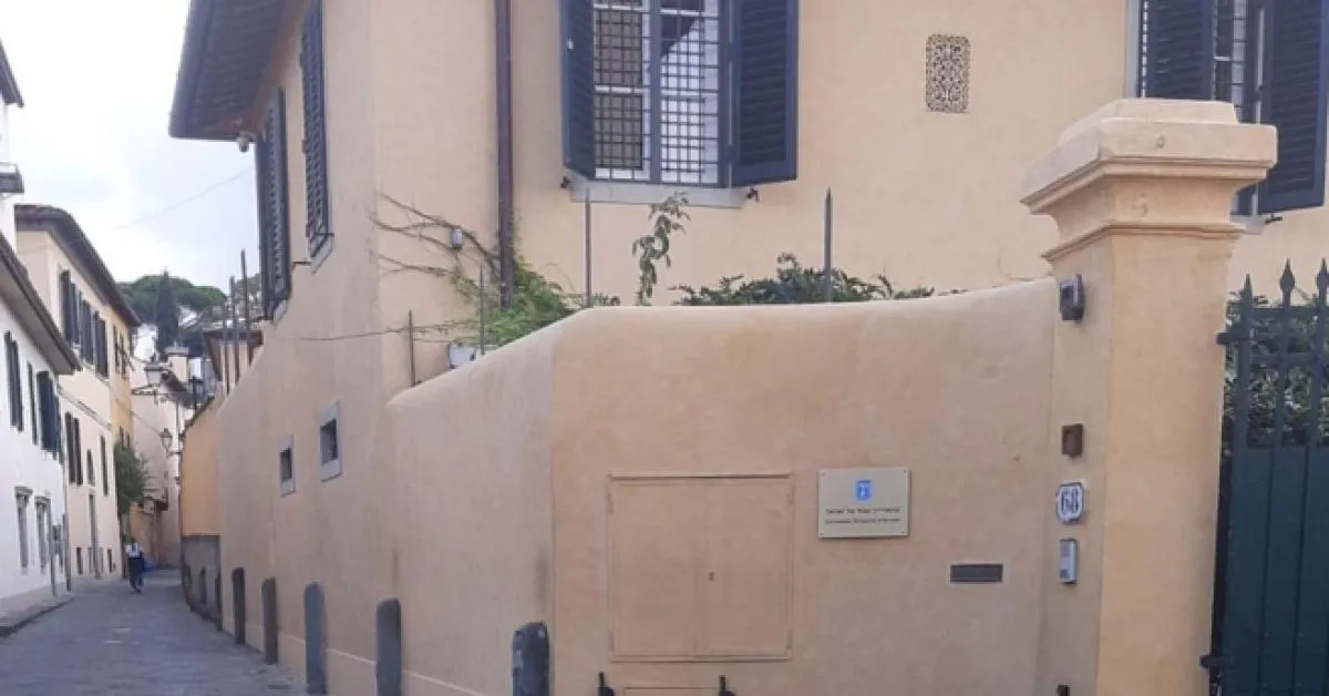 firenze due mitra incustoditi fuori dal consolato israeliano una docente denuncia 5 minuti senza sorveglianza da Ilgiornaleditalia.it firenze due mitra incustoditi fuori dal consolato israeliano una docente denuncia 5 minuti senza sorveglianza