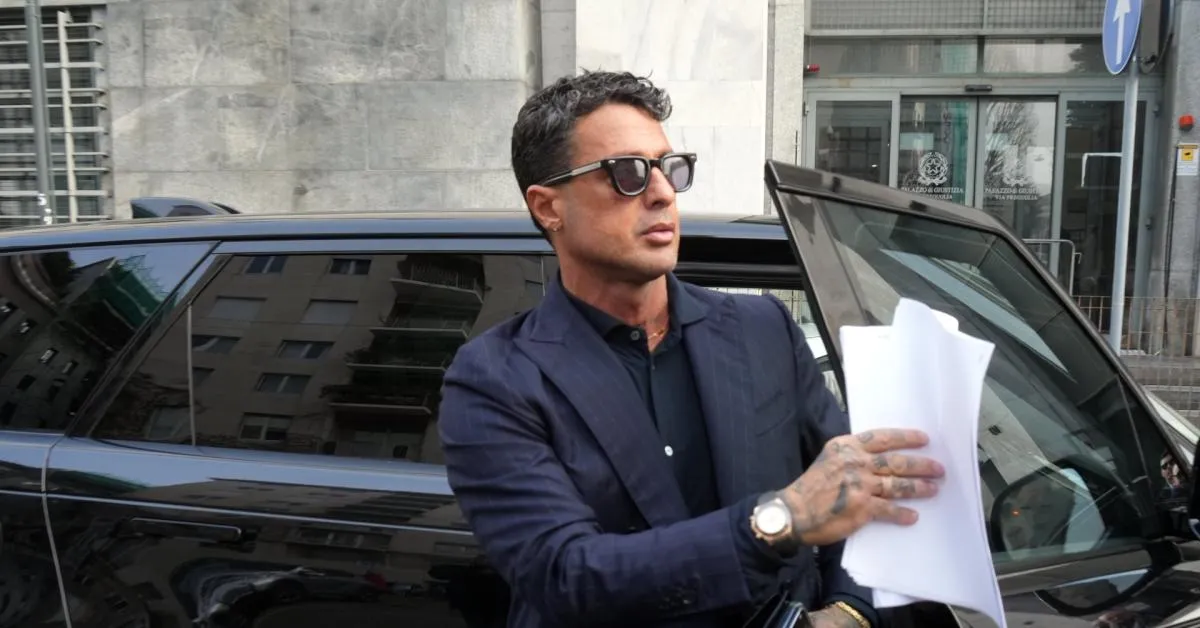 fabrizio corona denunciato a milano fuggito all8217alt dei carabinieri e bloccato senza patente sequestrata la range rover da Ilgiornaleditalia.it fabrizio corona denunciato a milano fuggito all8217alt dei carabinieri e bloccato senza patente sequestrata la range rover