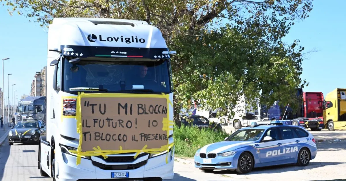 sicilia comitato autotrasportatori revoca fermo dei mezzi dopo lo sblocco del governo di 1 mld8364 per il bonus carburante da Ilgiornaleditalia.it sicilia comitato autotrasportatori revoca fermo dei mezzi dopo lo sblocco del governo di 1 mld8364 per il bonus carburante