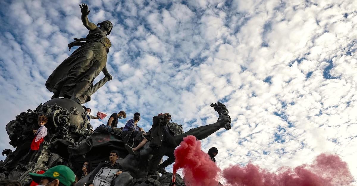 150 perquisizioni a milano e in altre 20 citt224 in vista delle proteste ambasciata russa ironizza sempre colpa di mosca