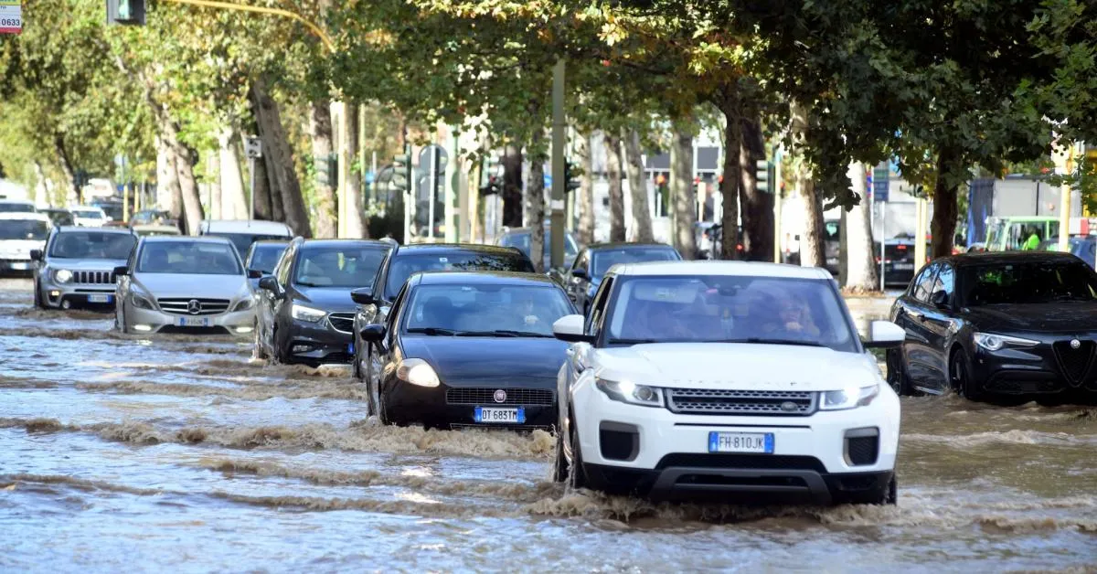 maltempo allerta arancione in 6 regioni a jesolo morto 46enne militare matteo ambu crollato albero sulla sua auto da Ilgiornaleditalia.it maltempo allerta arancione in 6 regioni a jesolo morto 46enne militare matteo ambu crollato albero sulla sua auto