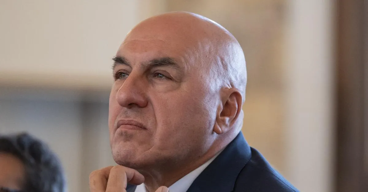 divieto social agli under 14 crosetto alcuni paesi incidono sulle menti sulla restrizione possibile intesa tra pd iv e fdi