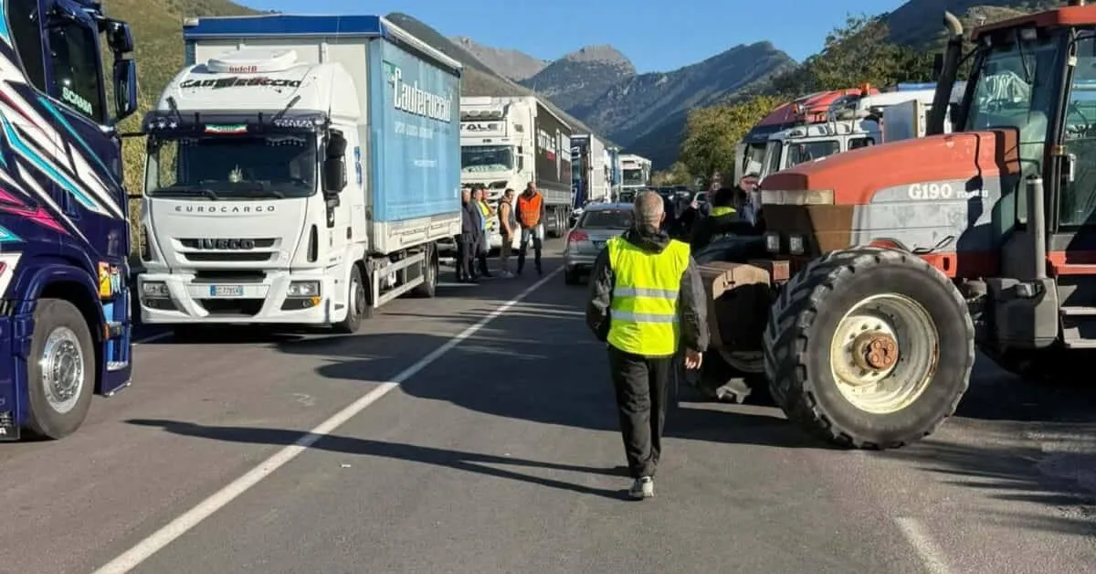blocco tir proteste rientrano a macchia di leopardo nordio infiltrazioni mafiose meloni non ci facciamo intimidire da Ilgiornaleditalia.it blocco tir proteste rientrano a macchia di leopardo nordio infiltrazioni mafiose meloni non ci facciamo intimidire