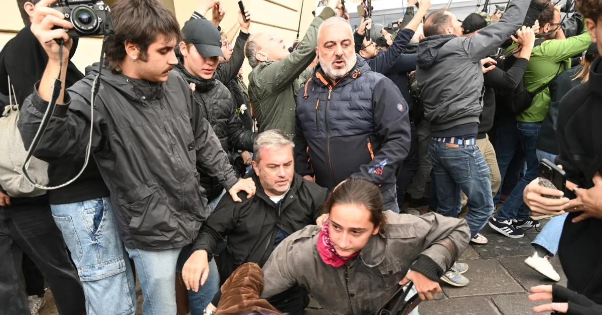 proteste in italia a milano fermato corteo che voleva andare in duomo a torino scontri tra manifestanti e polizia diretta