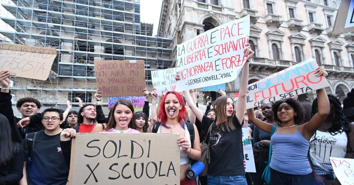 firenze corteo contro valditara studenti e docenti chiedono 10 miliardi per la scuola zona del duomo vietata ai manifestanti da Ilgiornaleditalia.it firenze corteo contro valditara studenti e docenti chiedono 10 miliardi per la scuola zona del duomo vietata ai manifestanti