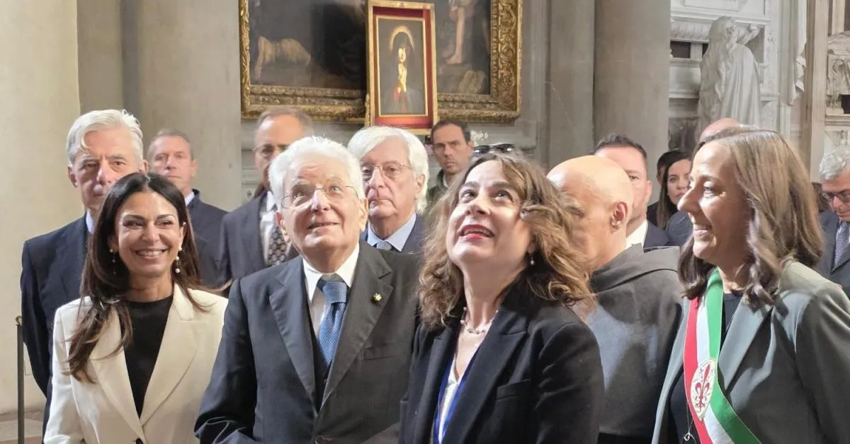 sergio mattarella a firenze in occasione del festival delle regioni ammira in santa croce le storie di san francesco di giotto appena restaurate nella cappella bardi da Ilgiornaleditalia.it sergio mattarella a firenze in occasione del festival delle regioni ammira in santa croce le storie di san francesco di giotto appena restaurate nella cappella bardi