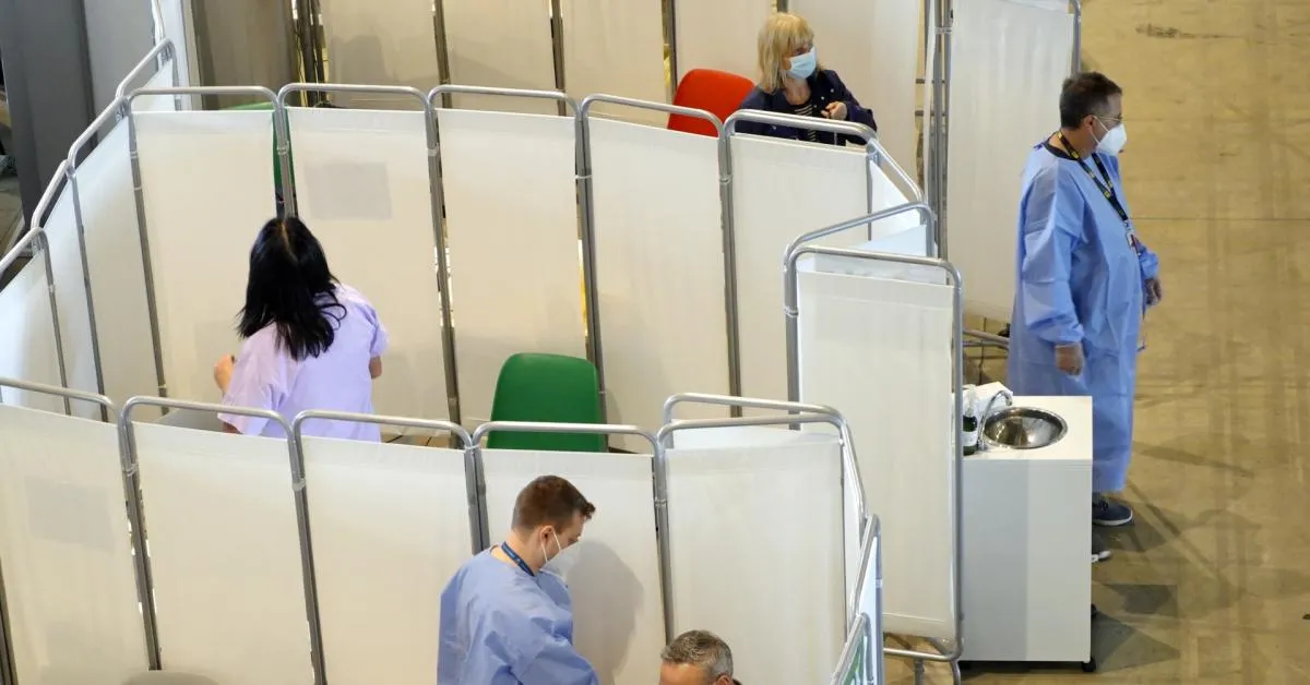 medici radiati durante il covid la camera apre al reintegro per 13 voti le opposizioni schiaffo alle vittime
