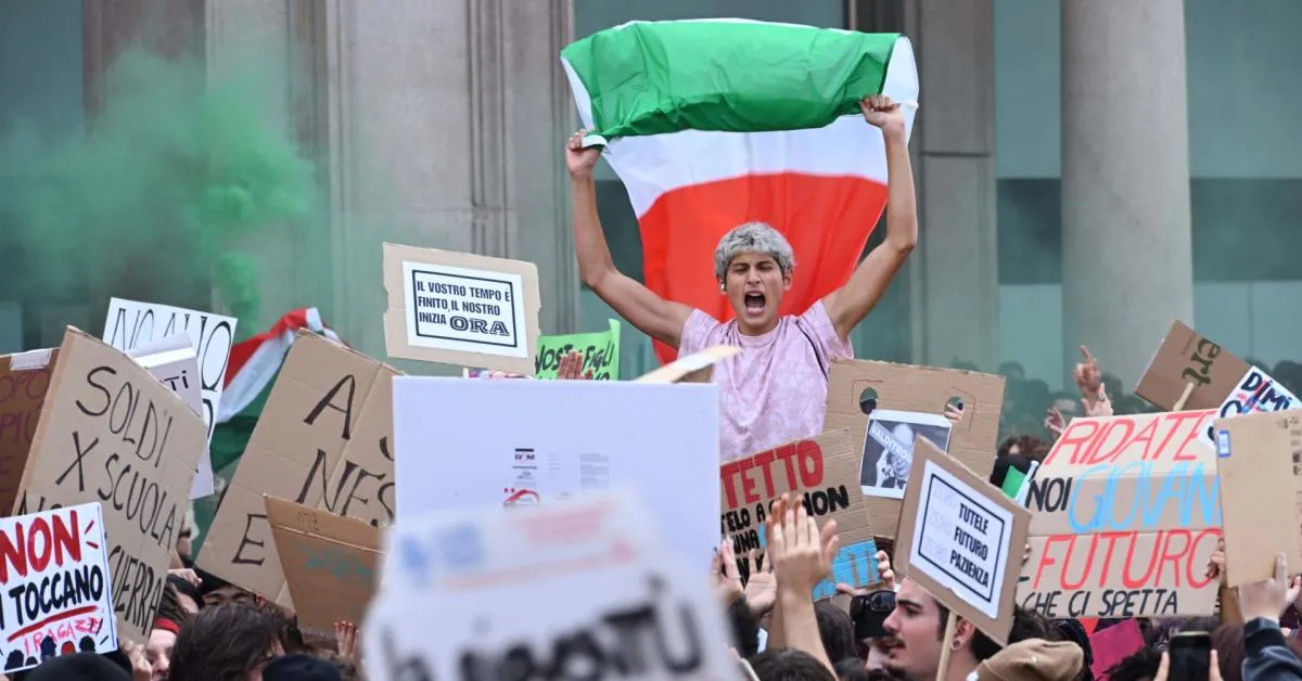 proteste 30 ottobre contro riarmo e caro vita i giovani di seconda generazione il tricolore 232 anche la nostra bandiera da Ilgiornaleditalia.it proteste 30 ottobre contro riarmo e caro vita i giovani di seconda generazione il tricolore 232 anche la nostra bandiera