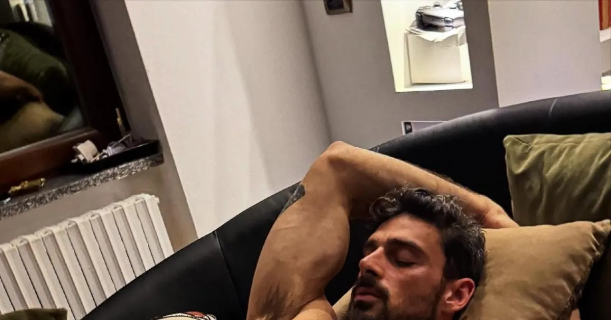 michele morrone apre un profilo su piattaforma hot will smith avvistato mano nella mano con un uomo rubrica di gossip