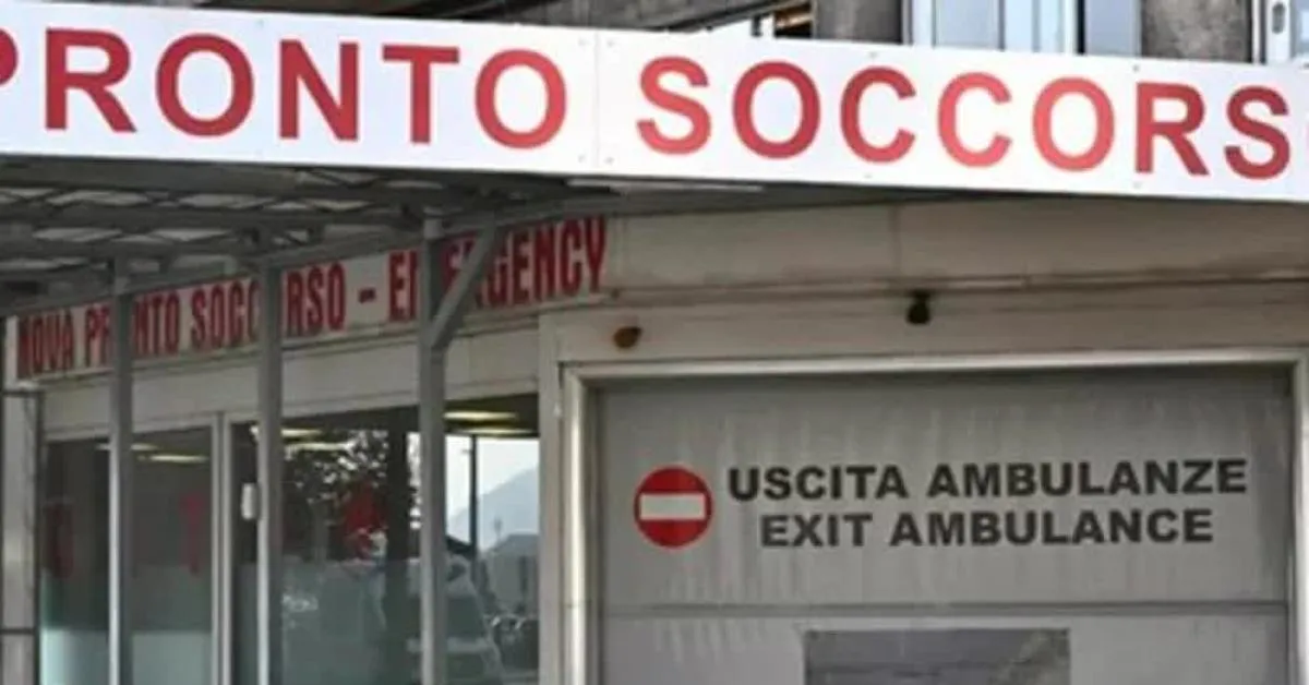 salerno 20enne accoltellata di spalle da sconosciuto aggressore in fuga colpita alla nuca ferita profonda 7 cm video da Ilgiornaleditalia.it salerno 20enne accoltellata di spalle da sconosciuto aggressore in fuga colpita alla nuca ferita profonda 7 cm video