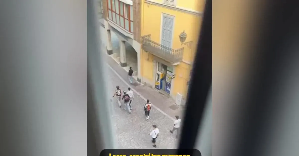 lecco rissa in centro tra due bande di maranza lanci di bottiglie di vetro e uso di cinghie 3 arresti video da Ilgiornaleditalia.it lecco rissa in centro tra due bande di maranza lanci di bottiglie di vetro e uso di cinghie 3 arresti video