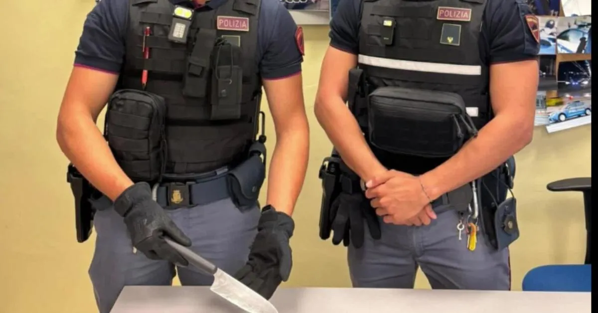 padova 27enne gambiano ferisce agente con coltello da cucina dopo fermo per identificazione l urlo allah akbar video da Ilgiornaleditalia.it padova 27enne gambiano ferisce agente con coltello da cucina dopo fermo per identificazione l urlo allah akbar video