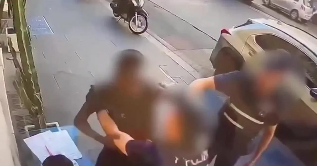 roma senegalese aggredisce i poliziotti ma viene subito scarcerato sindacato di polizia coisp inaccettabile video da Ilgiornaleditalia.it roma senegalese aggredisce i poliziotti ma viene subito scarcerato sindacato di polizia coisp inaccettabile video