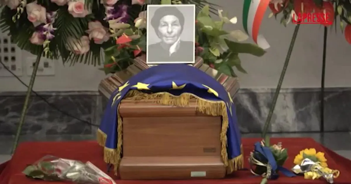 morte emma bonino oggi e domani camera ardente in campidoglio marted236 15 funerali di stato sulla bara posta bandiera ue video da Ilgiornaleditalia.it morte emma bonino oggi e domani camera ardente in campidoglio marted236 15 funerali di stato sulla bara posta bandiera ue video