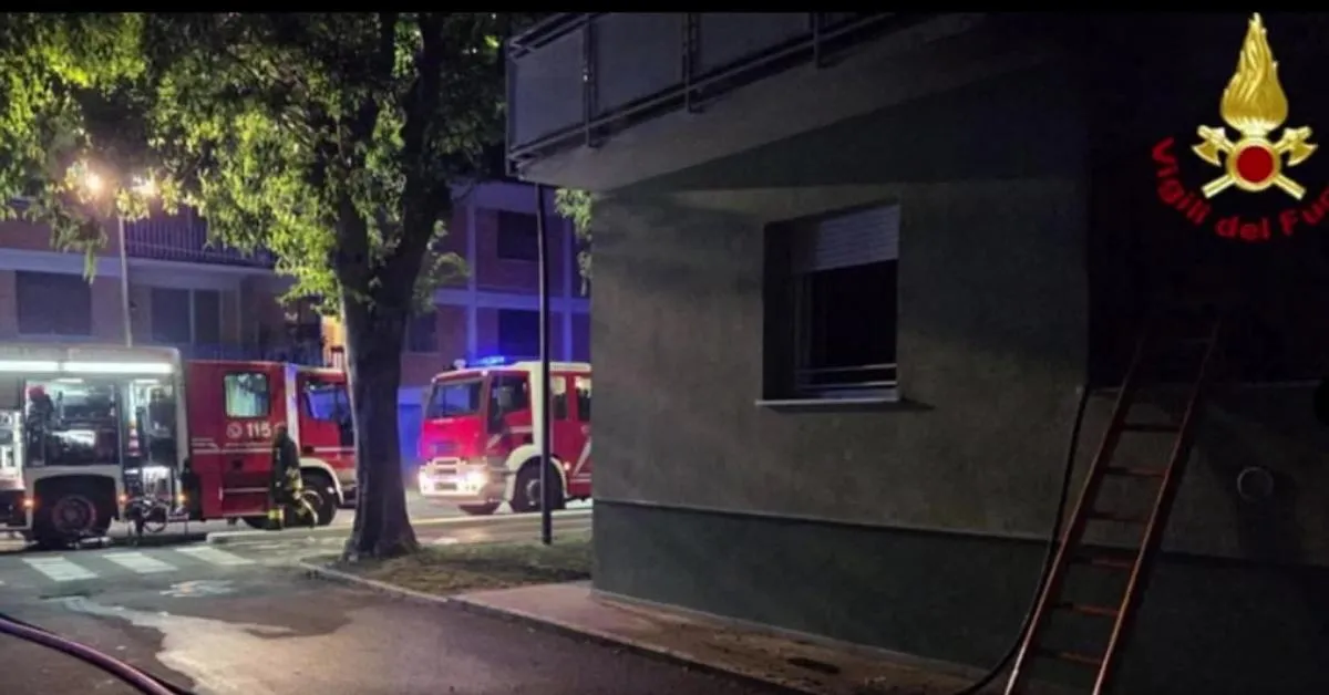lucca incendio in un appartamento nella notte 2 morti e 13 feriti tra cui 4 bambini ipotesi fuga di gas video da Ilgiornaleditalia.it lucca incendio in un appartamento nella notte 2 morti e 13 feriti tra cui 4 bambini ipotesi fuga di gas video