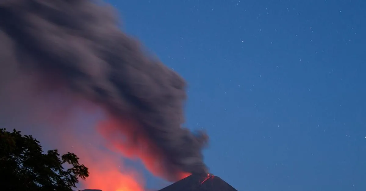 eruzione etna aeroporto di catania chiuso fino alle 16 nuova allerta rossa per cenere voli dirottati su palermo da Ilgiornaleditalia.it eruzione etna aeroporto di catania chiuso fino alle 16 nuova allerta rossa per cenere voli dirottati su palermo