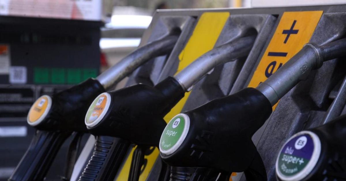 carburanti taglio delle accise sul diesel prorogato al 10 settembre 17 centesimi al litro sul gasolio esclusa la benzina