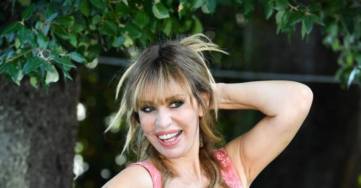 alessandra mussolini sbarca a uomini e donne come opinionista accanto a tina e gianni sar242 una pettegola spietata